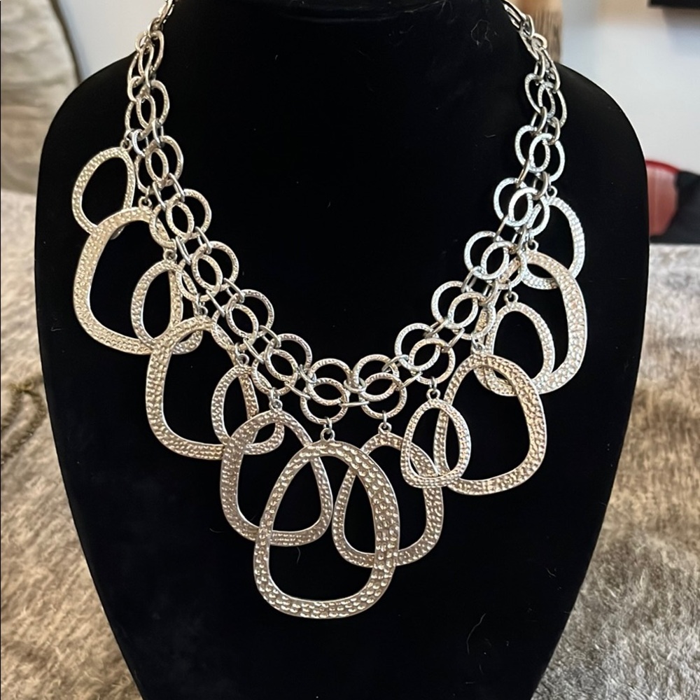 Elegant Silver tone Hammered Chain Statement Necklace